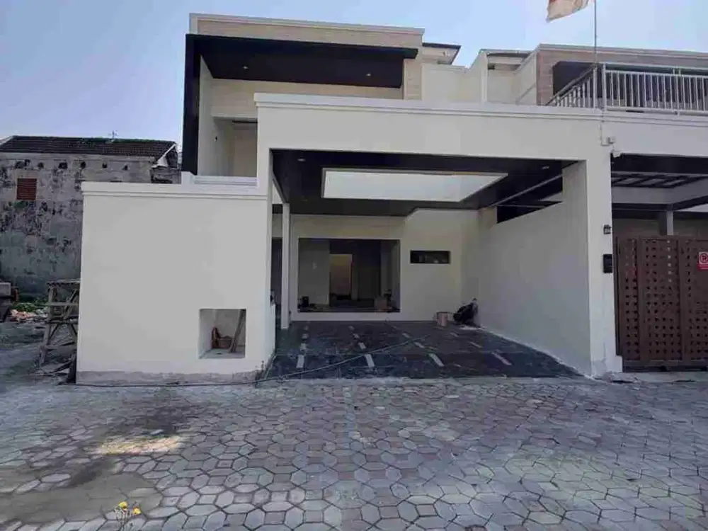 RUMAH MEWAH 2 LANTAI DALAM CLUSTER 5 UNIT DI JALAN KALIURANG KM. 7 NGAGLIK SLEMAN