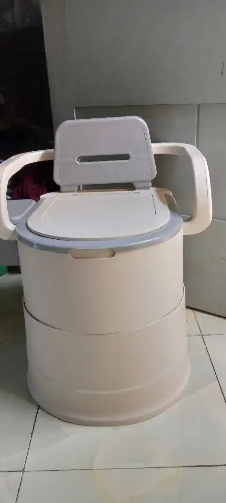 Kursi Toilet portable