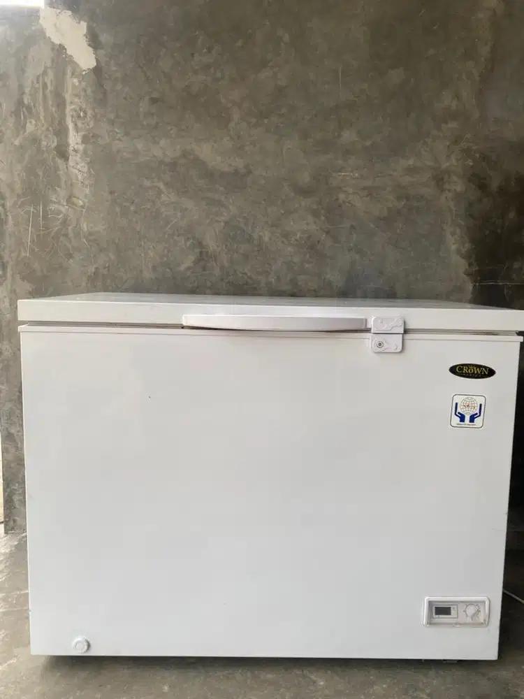 Crown Chest Freezer BD-350 350L Beku normal