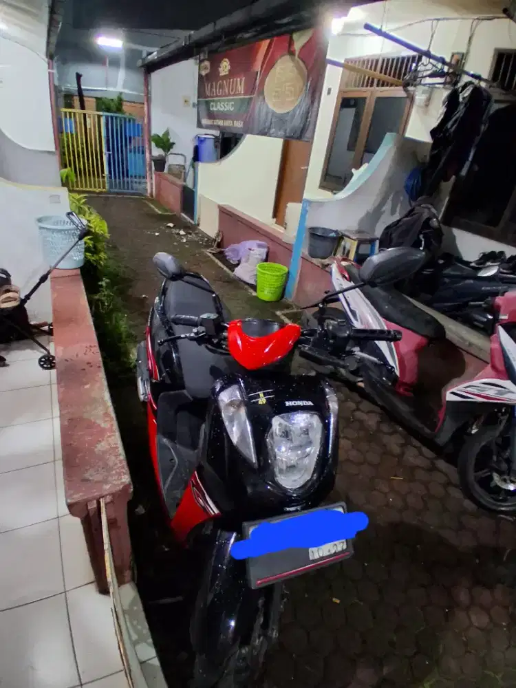 Dijual Genio 2022 Radiant Red Black CBS