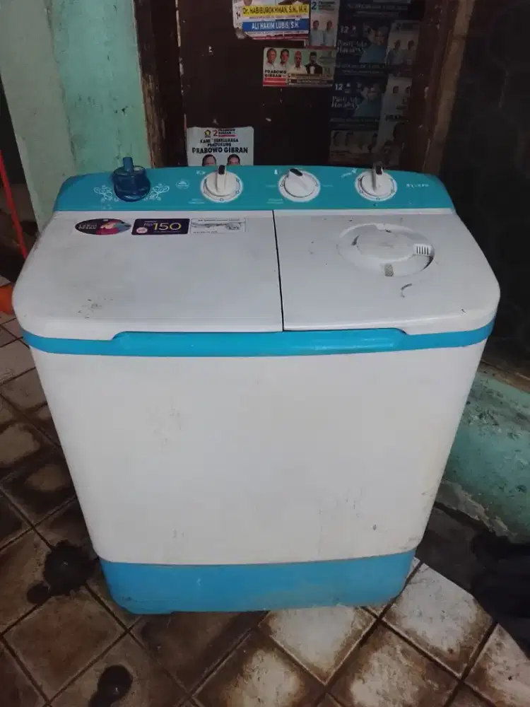Mesin cuci 2 tabung merk sanken