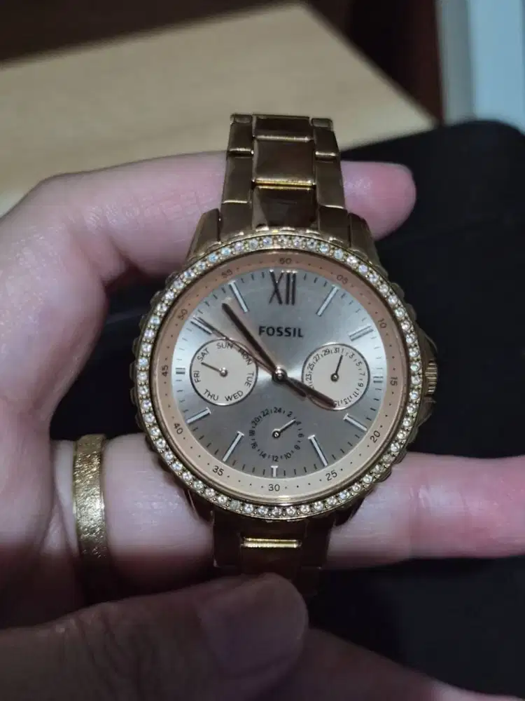 Jam Wanita Fossil ES4782 Gold second pemakaian pribadi