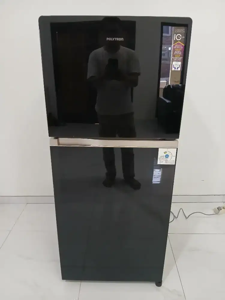 Kulkas 2 Pintu merk Polytron baru 2 bulan fullset dus garansi no minus