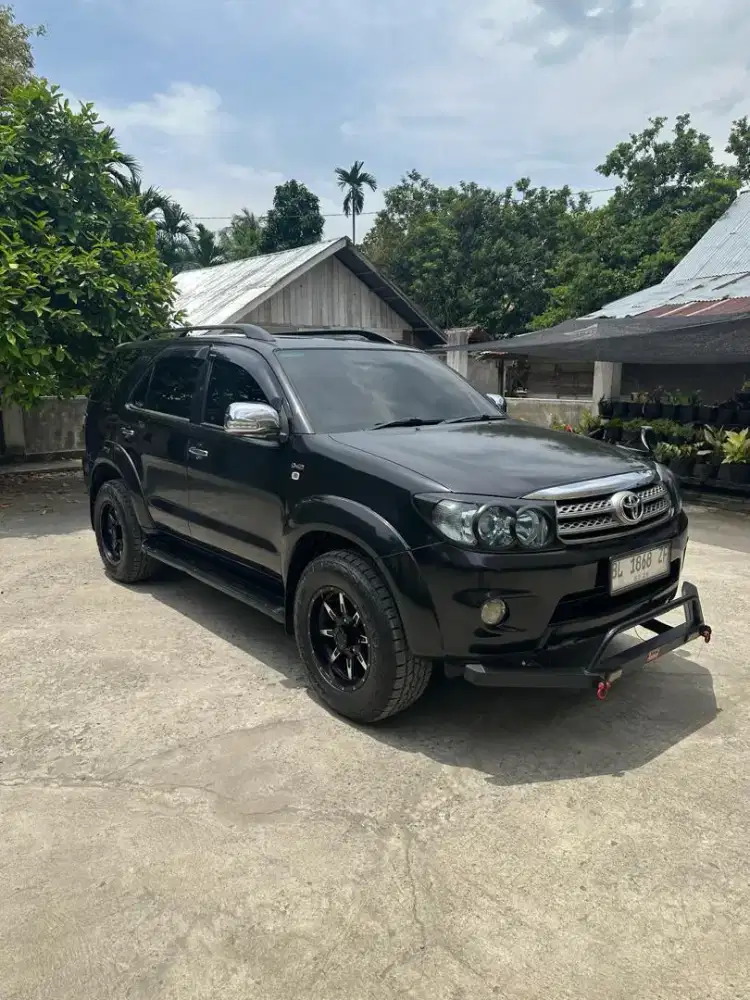 DIJUAL TOYOTA FORTUNER 2011 SOLAR