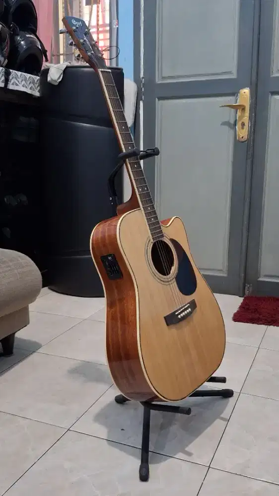 Gitar akustik elektrik Cord