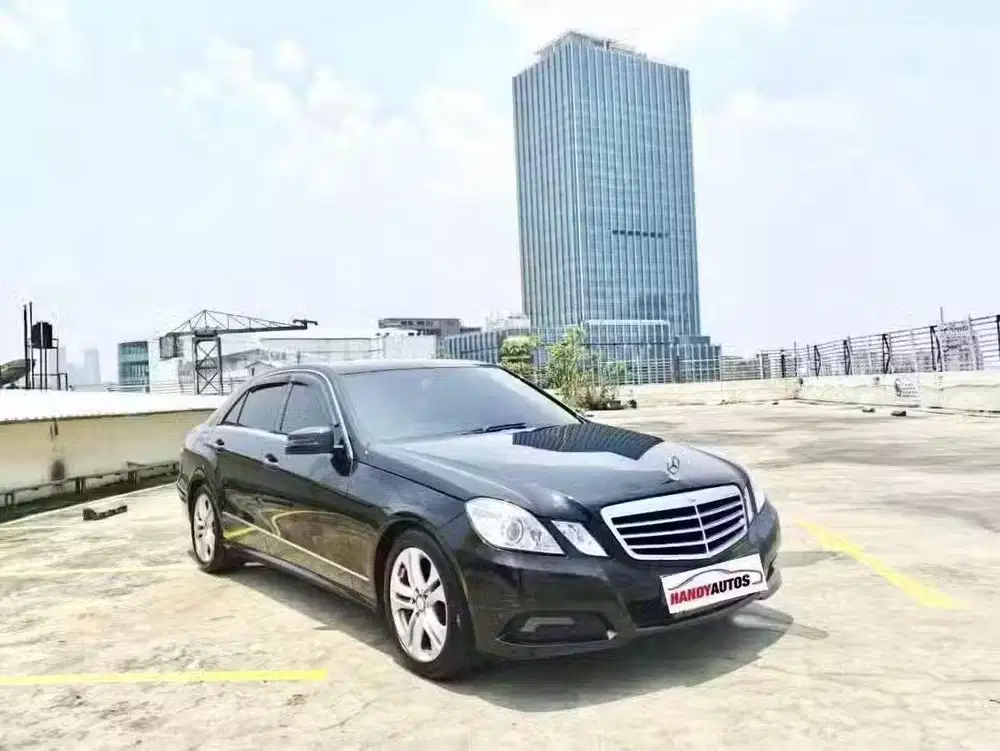 Mercedes Benz E300 Avantgarde Panoramic 2010 Automatic Hitam