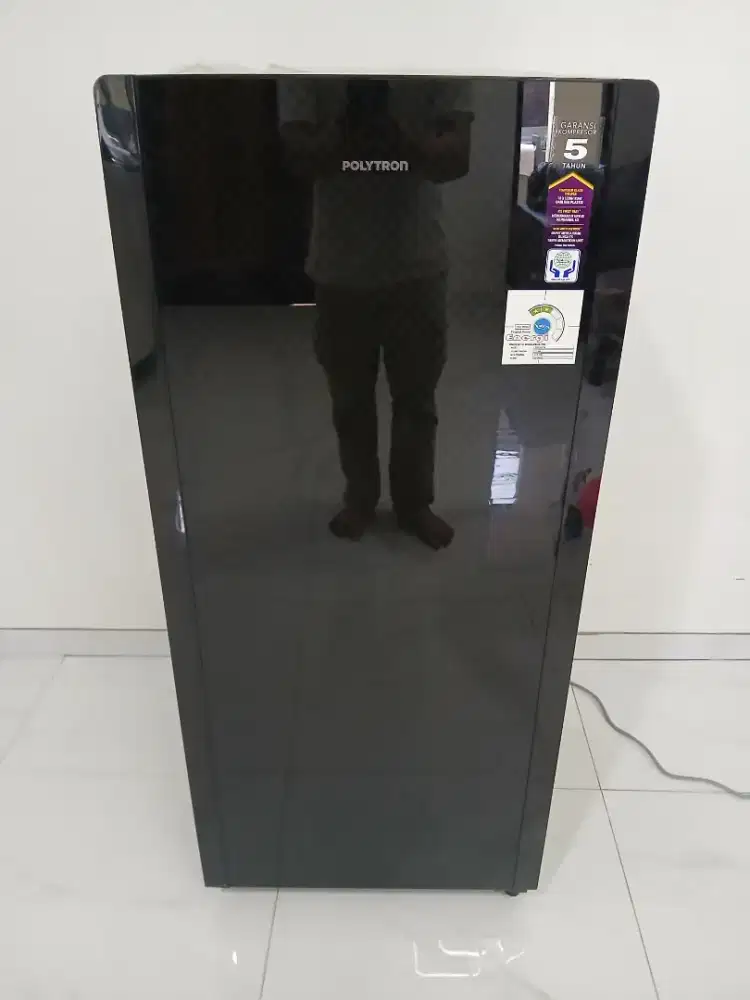 Kulkas Polytron 1 pintu masih baru kumplit garansi 5 tahun no minus