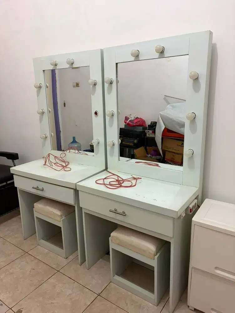 cermin salon lampu kursi keramas salon dan lemari rak sepatu