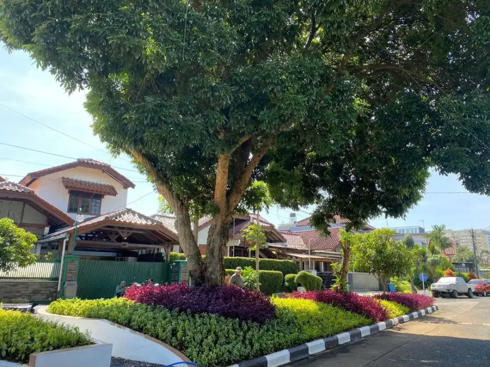 RUMAH ASRI DALAM KOMPLEK NYAMAN SELANGKAH KE TOL PASTEUR BANDUNG
