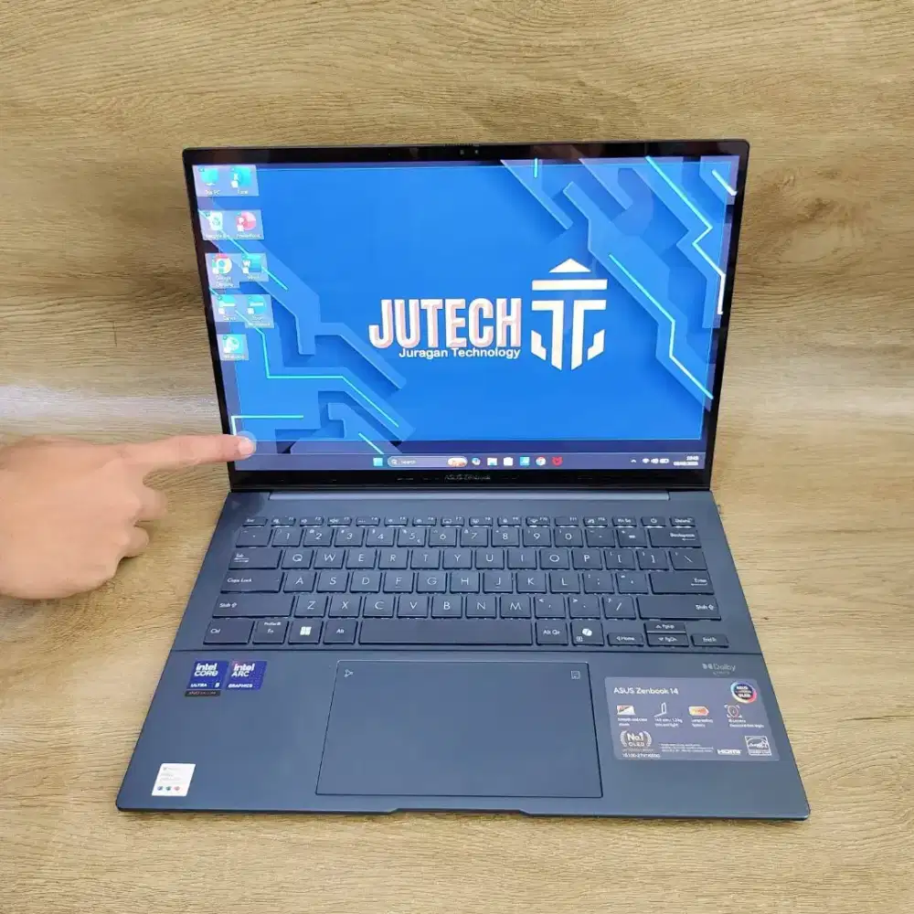 Like New Laptop Asus Zenbook 14 OLED Slim ULTRA 5 Touchscreen RAM 16