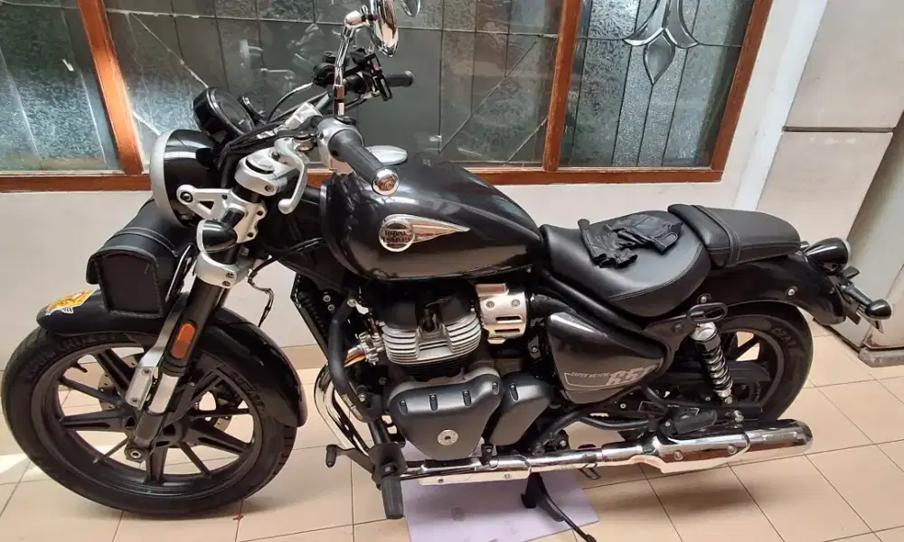 Royal Enfield Moge Super Meteor 650