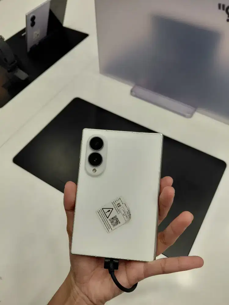 SAMSUNG GALAXY Z FOLD 8