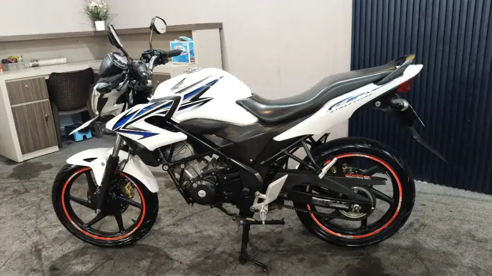 Honda CB150R 2014
