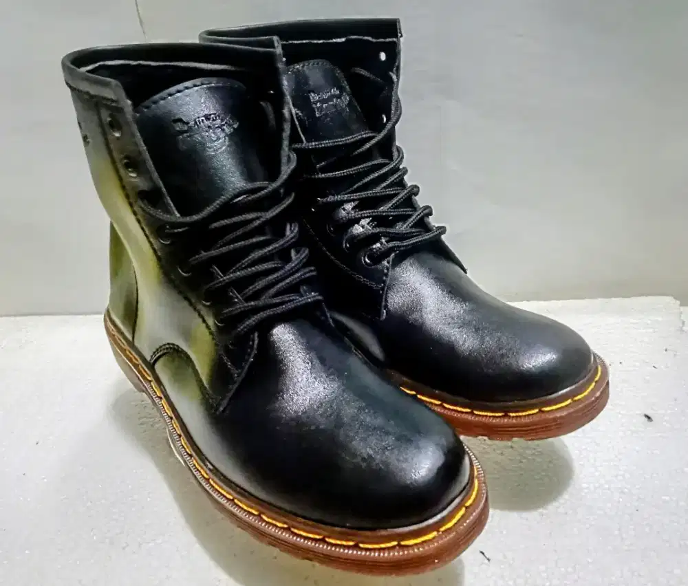 Size 43 - Dr. Marten - Sepatu Pria Casual Kulit Keren Kekinian