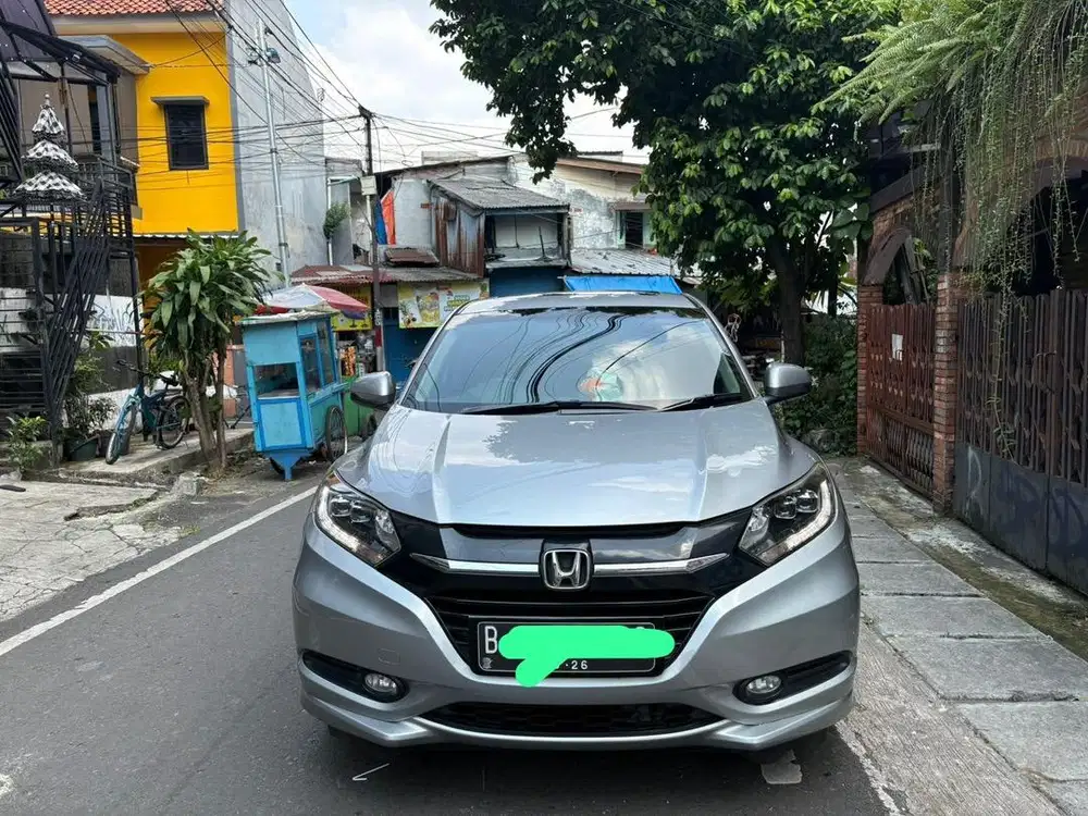 Honda HR-V Prestige Panoramic 2016 Automatic – Silver Metalik
