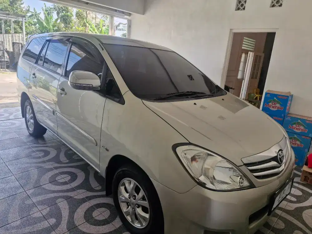 Kijang innova 2.5 g matic diesel 2010