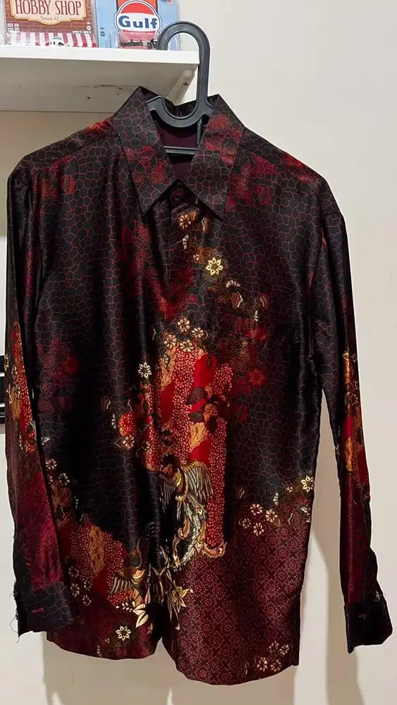 Kemeja batik Pria hitam maroon sutra silky LD96cm