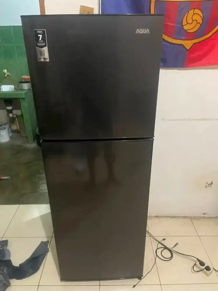 Kulkas merk aqua