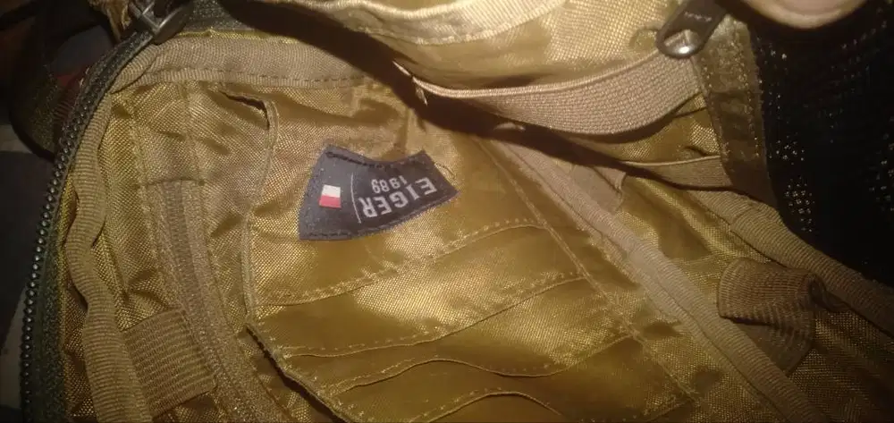 Tas selempang eiger