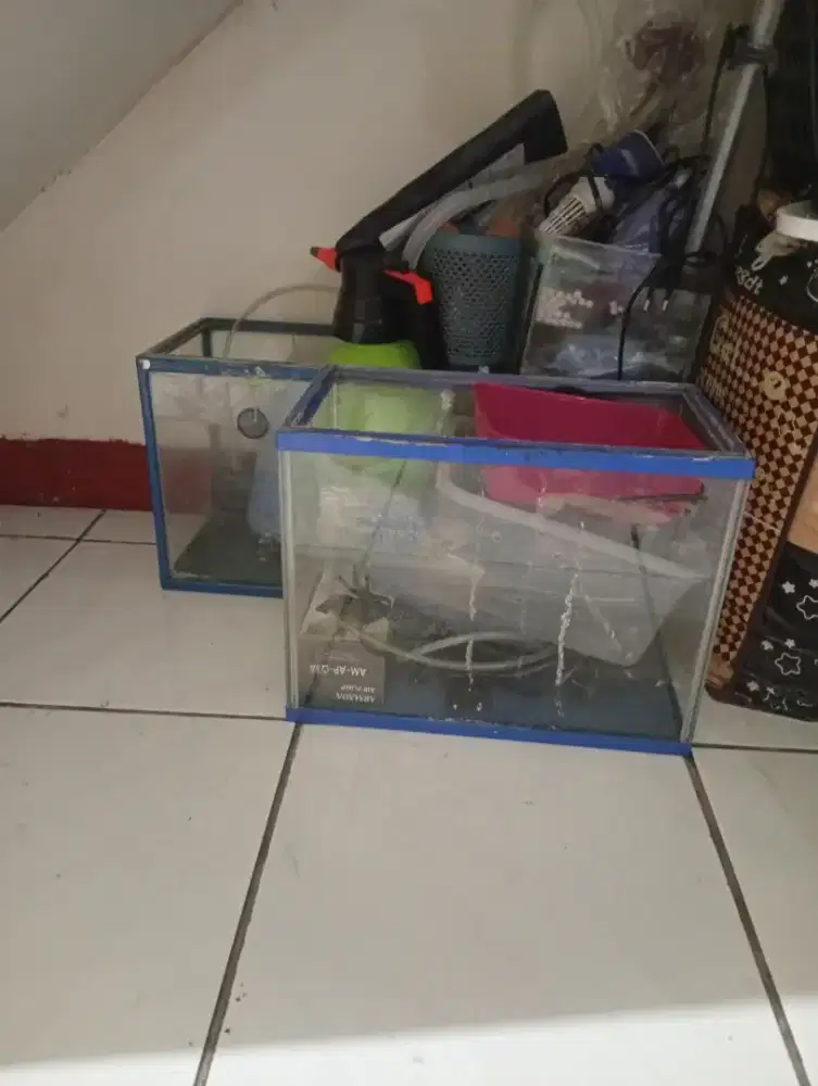 2 AQUARIUM BEKAS