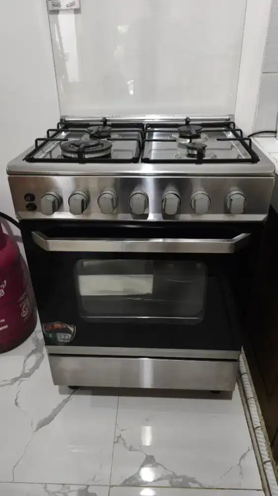 Free Standing 4 Burner Damante