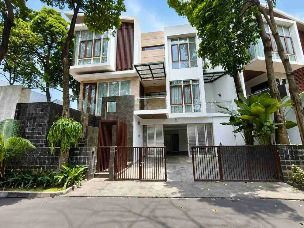JUAL CEPAT RUMAH SIMPRUG GOLF SIAP HUNI SWIMMING POOL HOEK DALAM PERUMAHAN ELIT