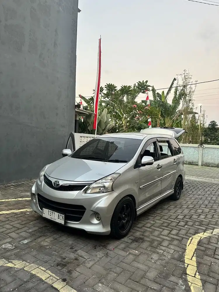 Avanza Veloz 2012 1.5 matic silver