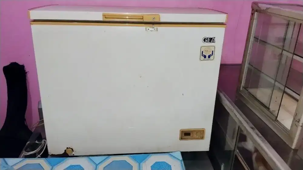 Di jual secepatnya Frezer box ukuran 200L