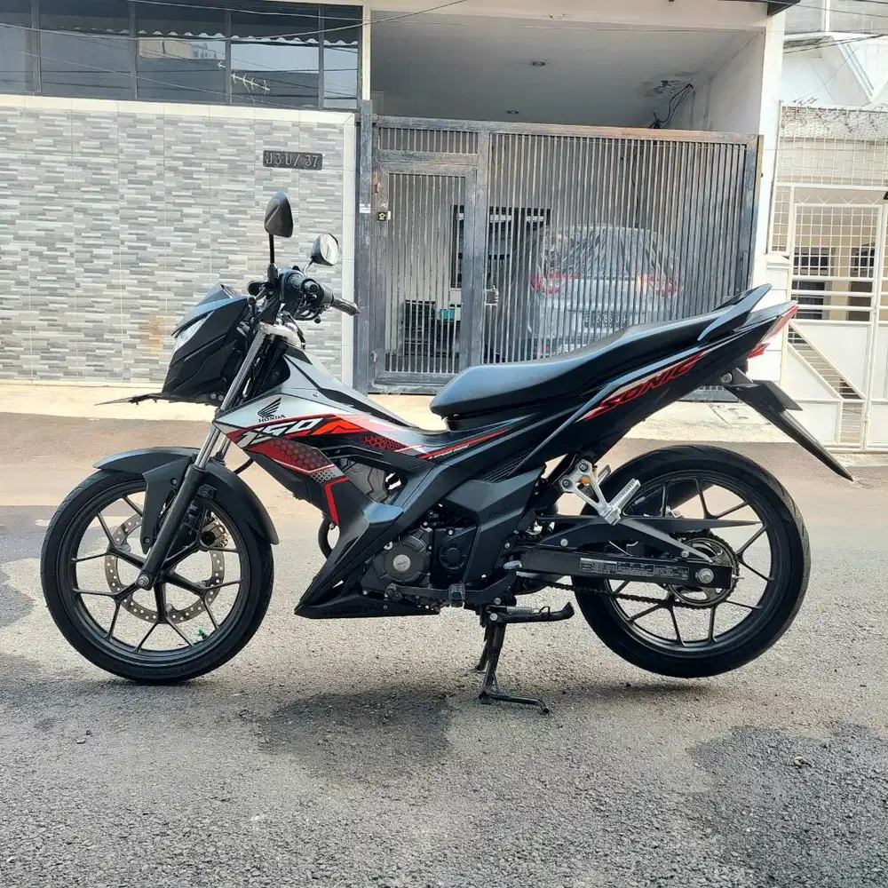 HONDA SONIC 150R / KONDISI ISTIMEWA /KM RENDAH/JARANG PAKAI (SIMPANAN)