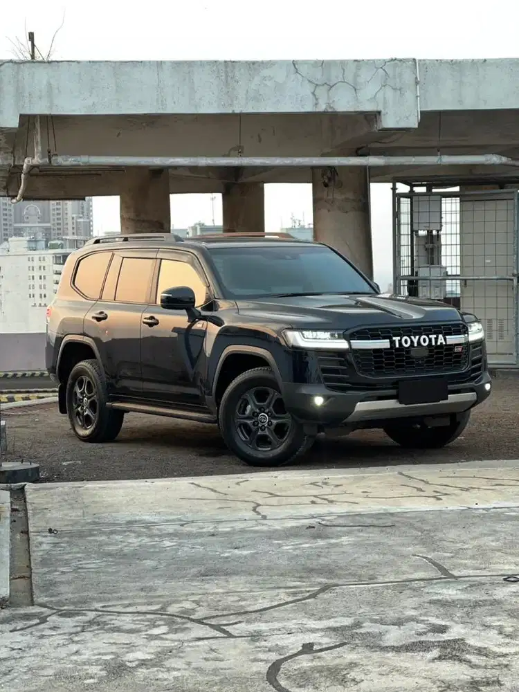 Toyota land cruiser 300 GR sport 2023