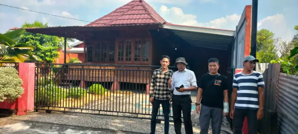 Jual rumah model villa,  sudah cantik dan terawat