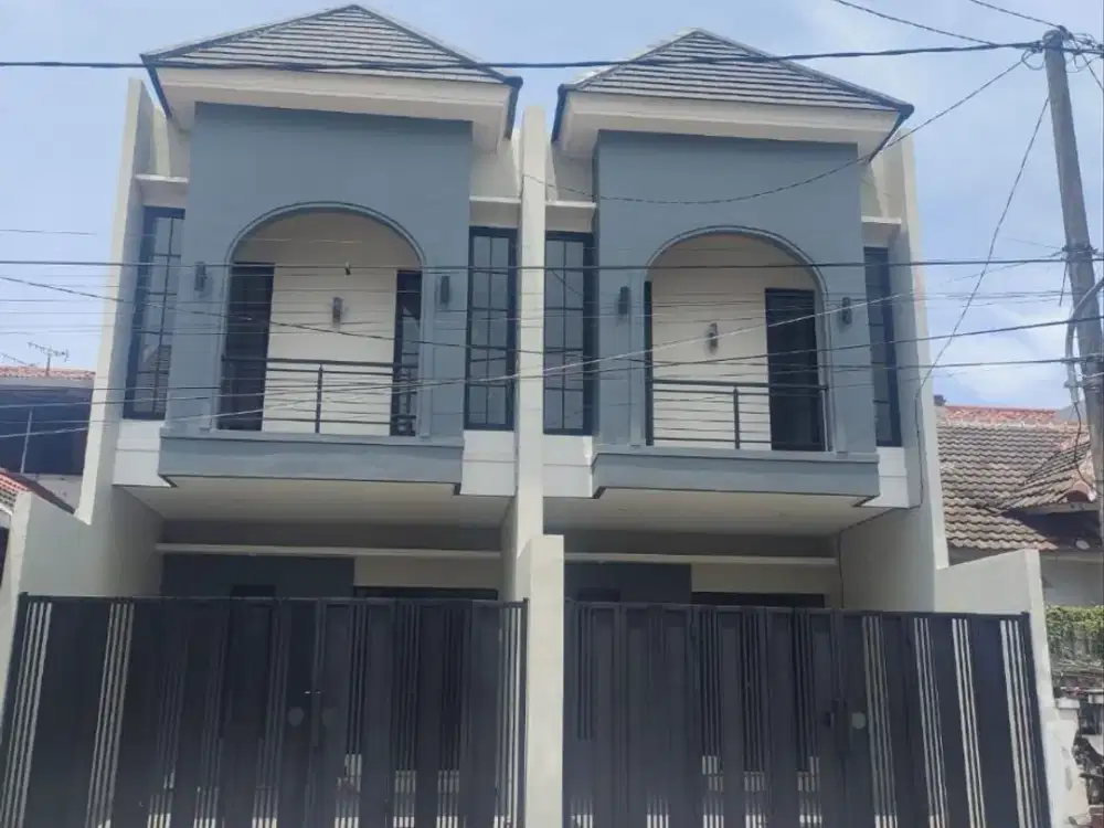 Rumah  Ada 2 Unit  NIRWANA EKSEKUTIF . Free :  - Tandon atas + pompa air - instalasi air panas - AC baru 1/2 PK - 3 Unit