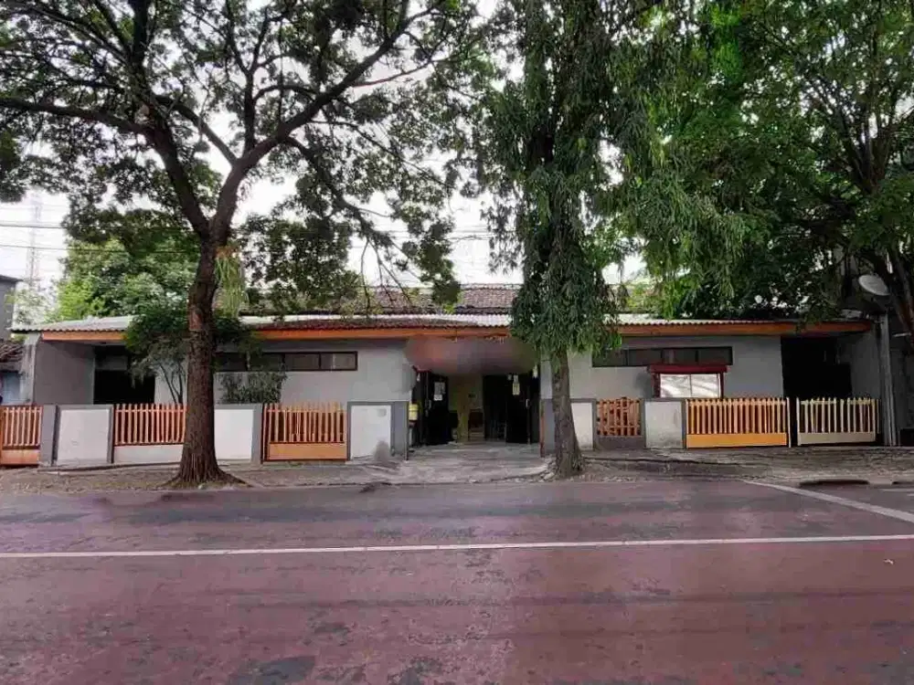 Tanah dan Bangunan lama Akses Strategis Jalan Utama Kota Solo