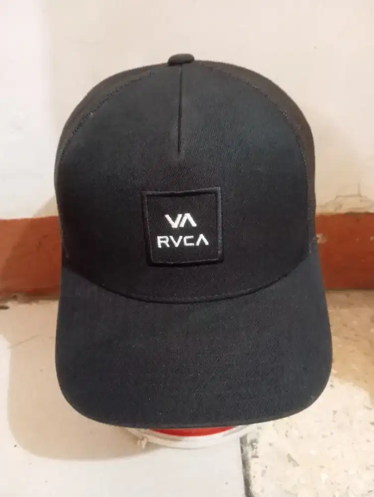 Topi rvca trucker original second bekas