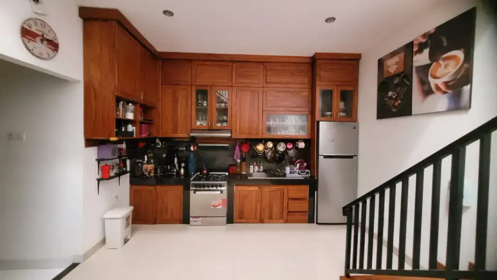 Jual Murah Rumah 2 Lantai Full Furnish Kayu Jati, Kelapa Dua Tangerang