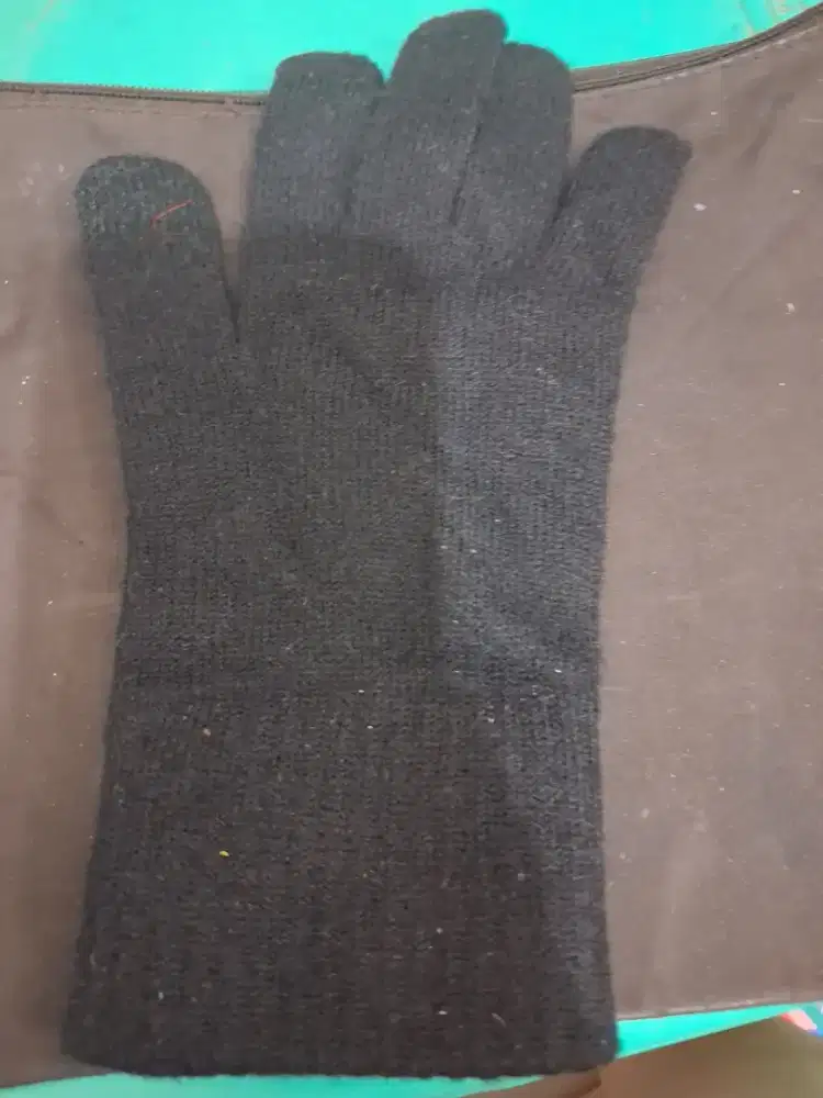 Sarung tangan rajut
Sebelah warna hitam
Sarung tangan pria
Barang tera