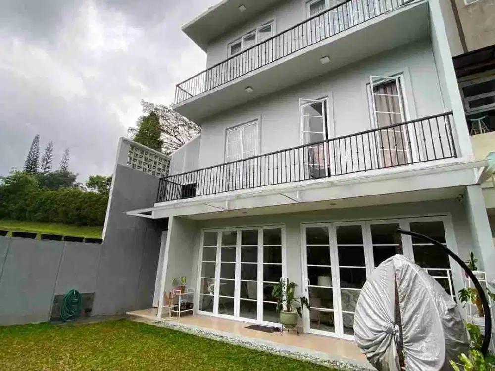 DIJUAL RUMAH 3 LANTAI DI RANCAMAYA GOLF ESTATE BOGOR – VIEW PEGUNUNGAN