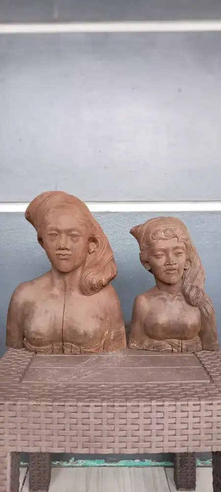 Sepasang Patung Kayu Antik Wanita Bali - Koleksi Lawas