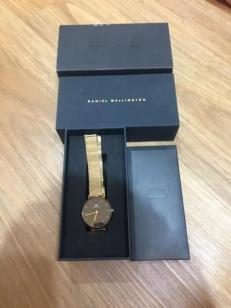 Daniel Wellington classic petite ( buat cw )