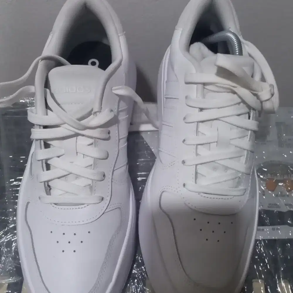 ADIDAS LITECOURT 43 1/3 (9)