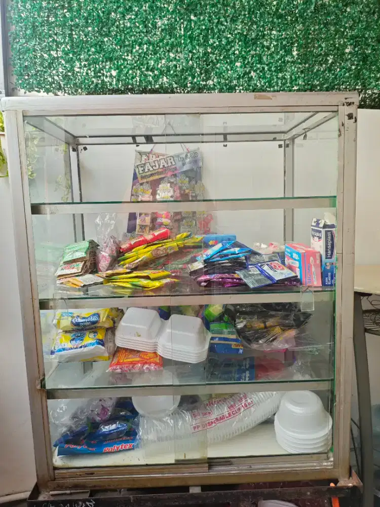 Etalase Kaca Untuk Warung