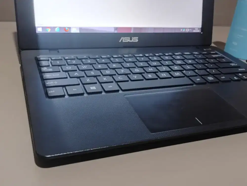 Dijual Notebook Asus X200MA Celeron N2840/Ram 2 GB/512 GB HDD