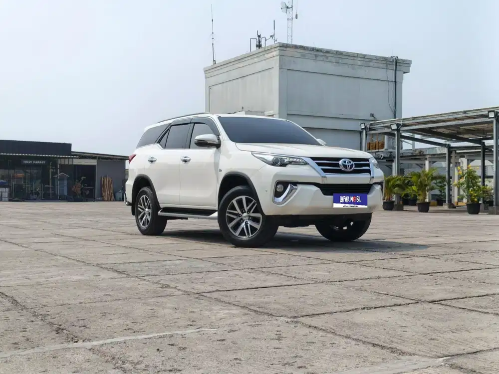 Toyota Fortuner SRZ 2.7 AT Bensin 2017 Putih KM 82RB