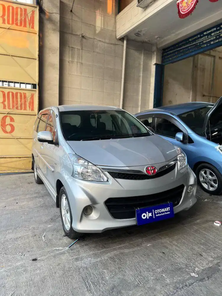 TOYOTA 2013 AVANZA VELOZ 1.5 A/T SILVER MURAH OTOMART 286 KENJERAN
