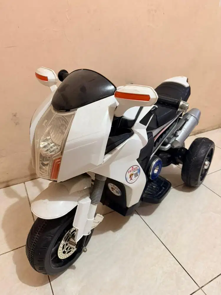 Mainan Motor Accu