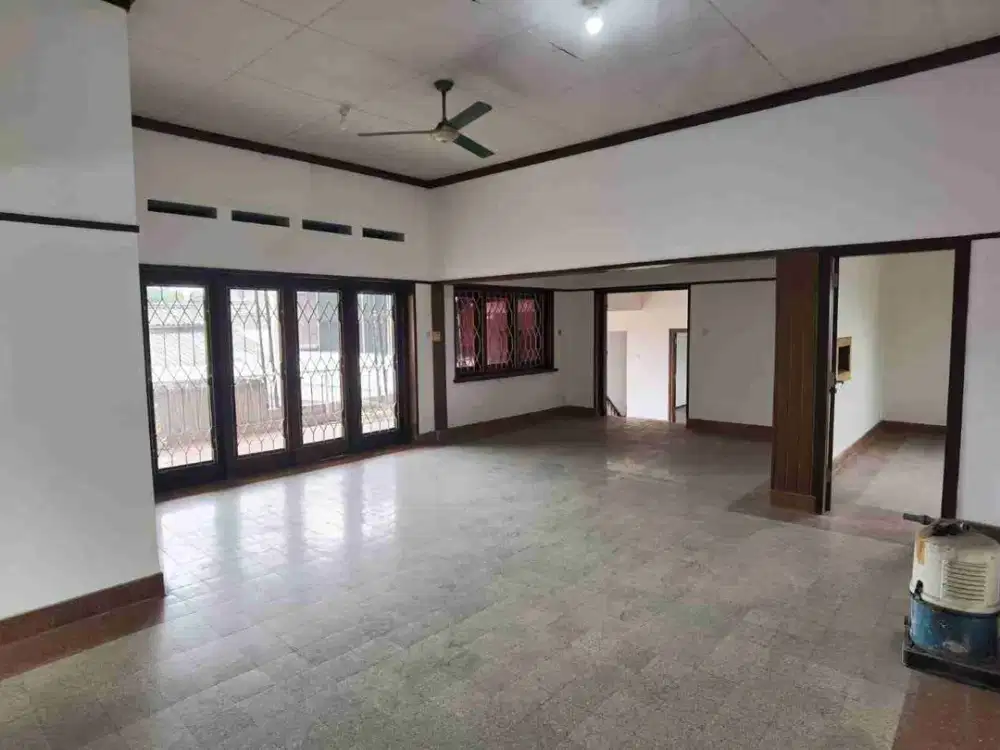 Dijual Rumah Usaha Strategis di Jl Raya Diponegoro Surabaya