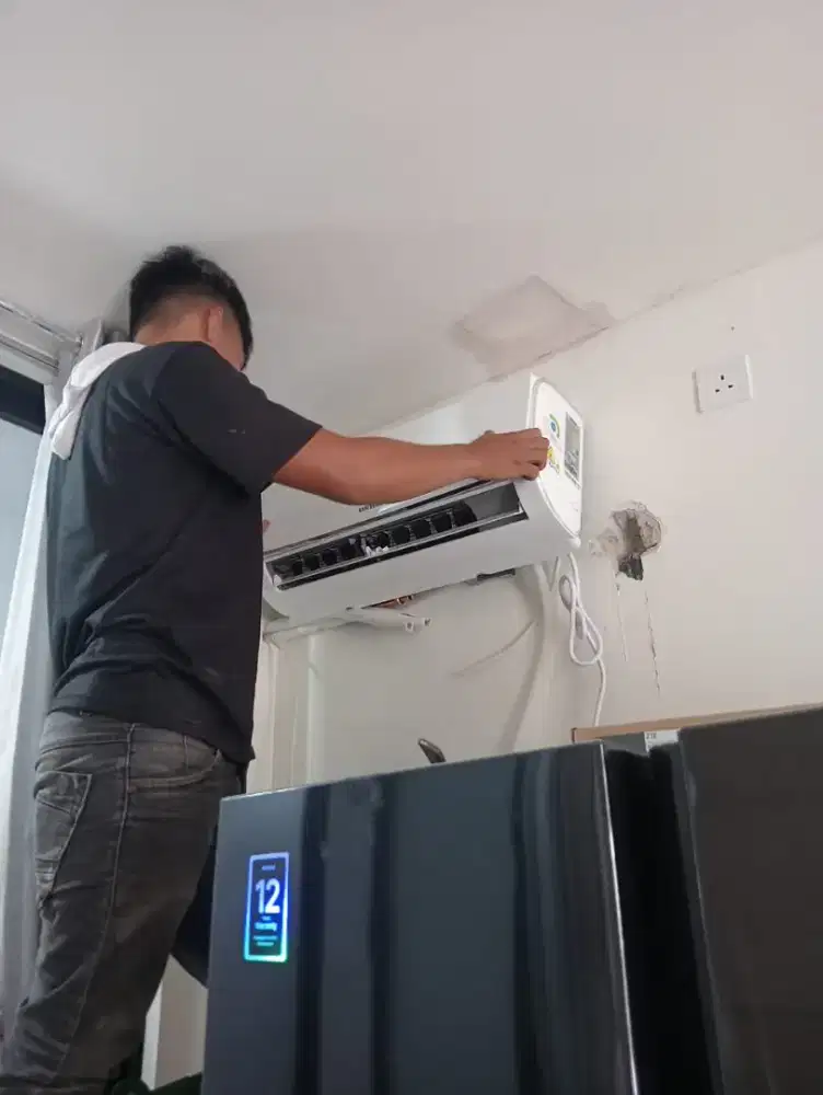 Service ac,bongkar pasang ac,cuci ac,isi freon dll