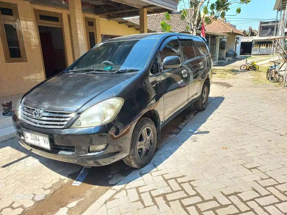 Toyota Kijang Innova 2004 Bensin
