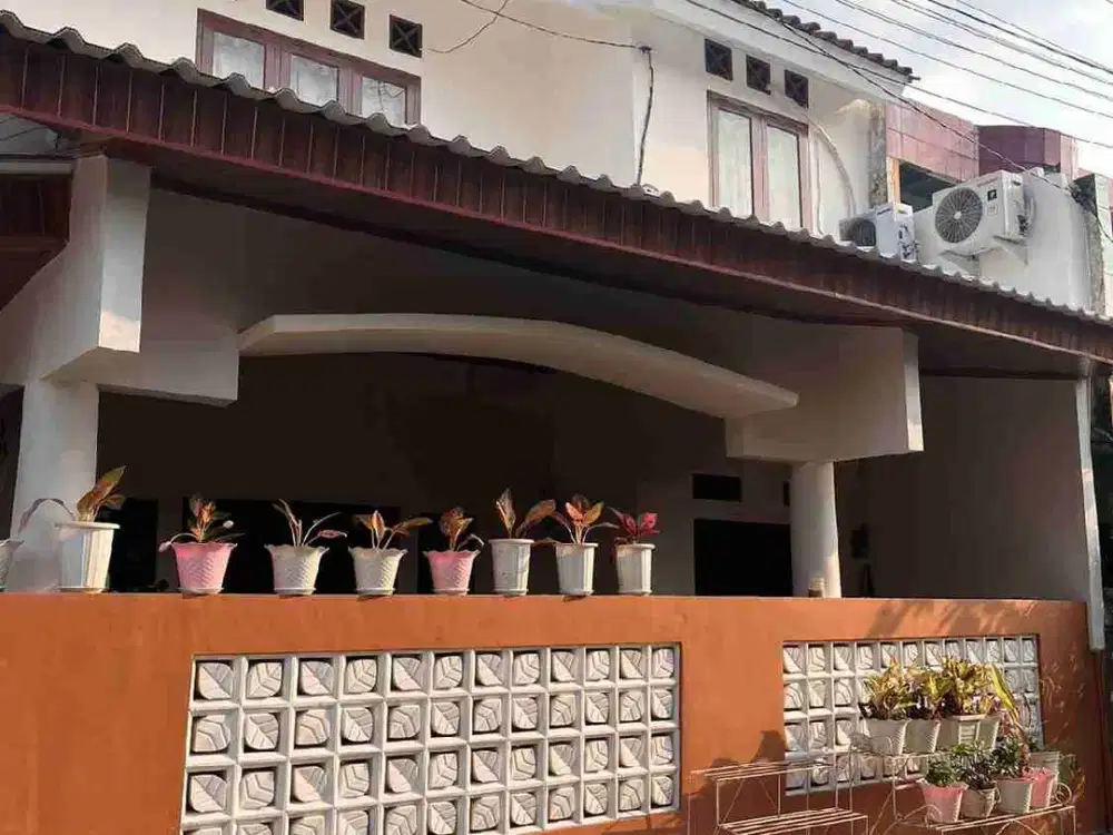 DI JUAL RUMAH DALAM PERUMAHAN PINGGIR JALAN DI CILODONG DEPOK