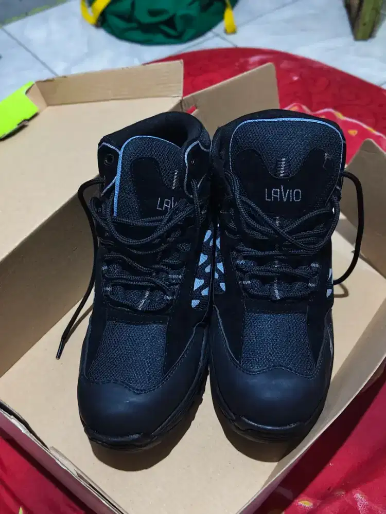 Sepatu hikking outdoor Lavio